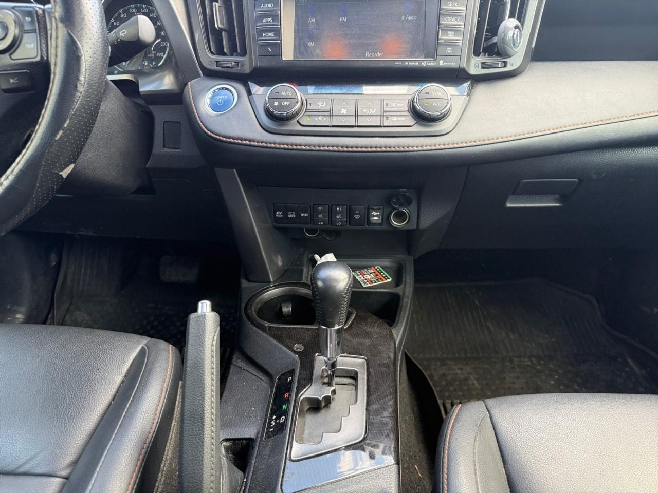 2017 Toyota RAV4 Hybrid 4dr SE Photo