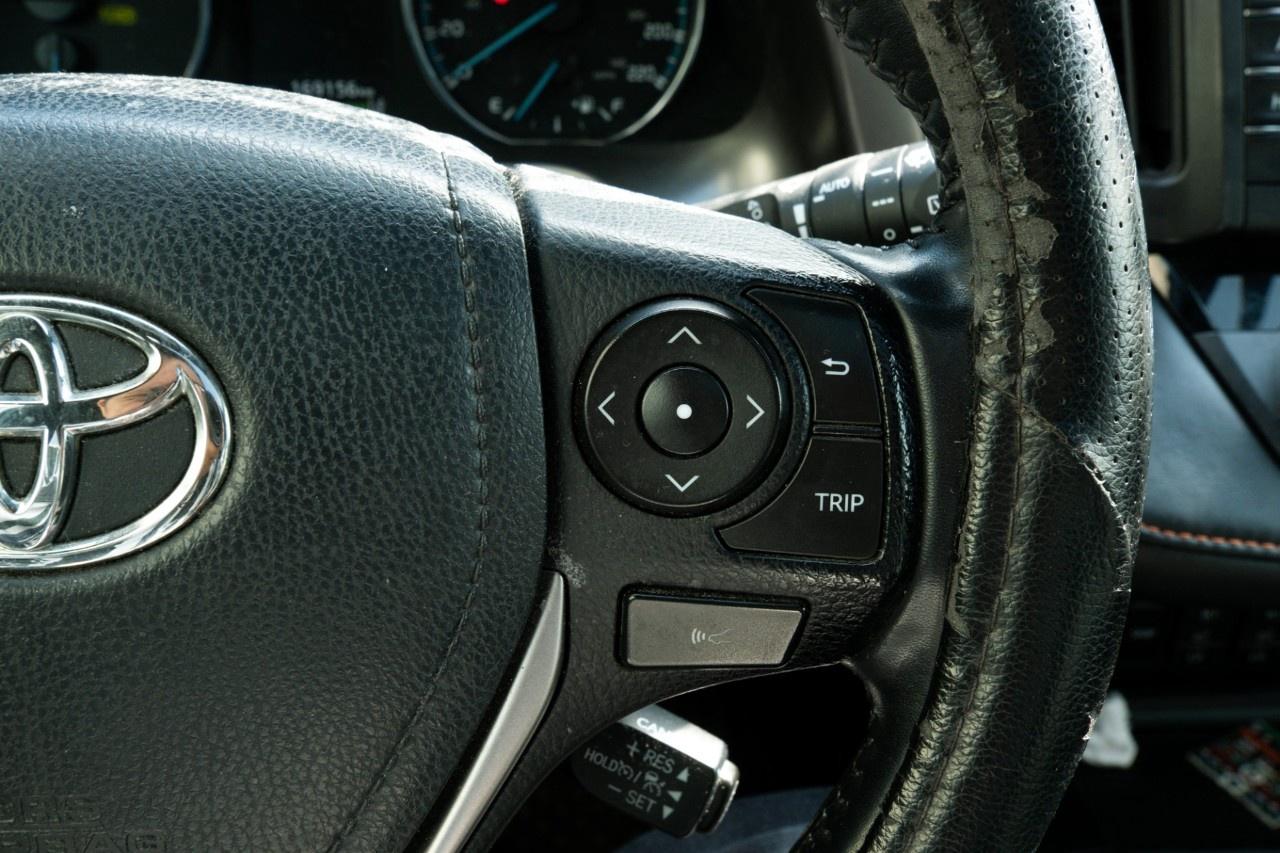 2017 Toyota RAV4 Hybrid 4dr SE Photo