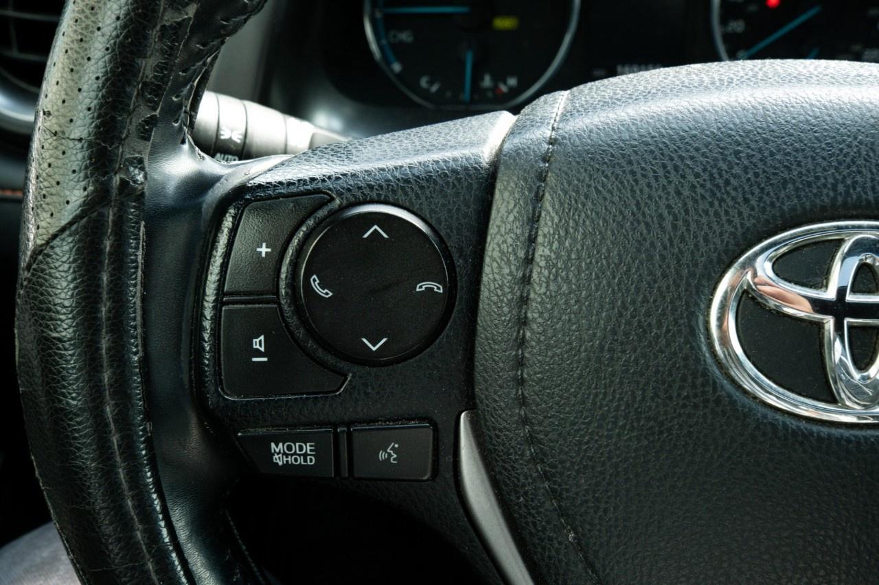 2017 Toyota RAV4 Hybrid 4dr SE Photo
