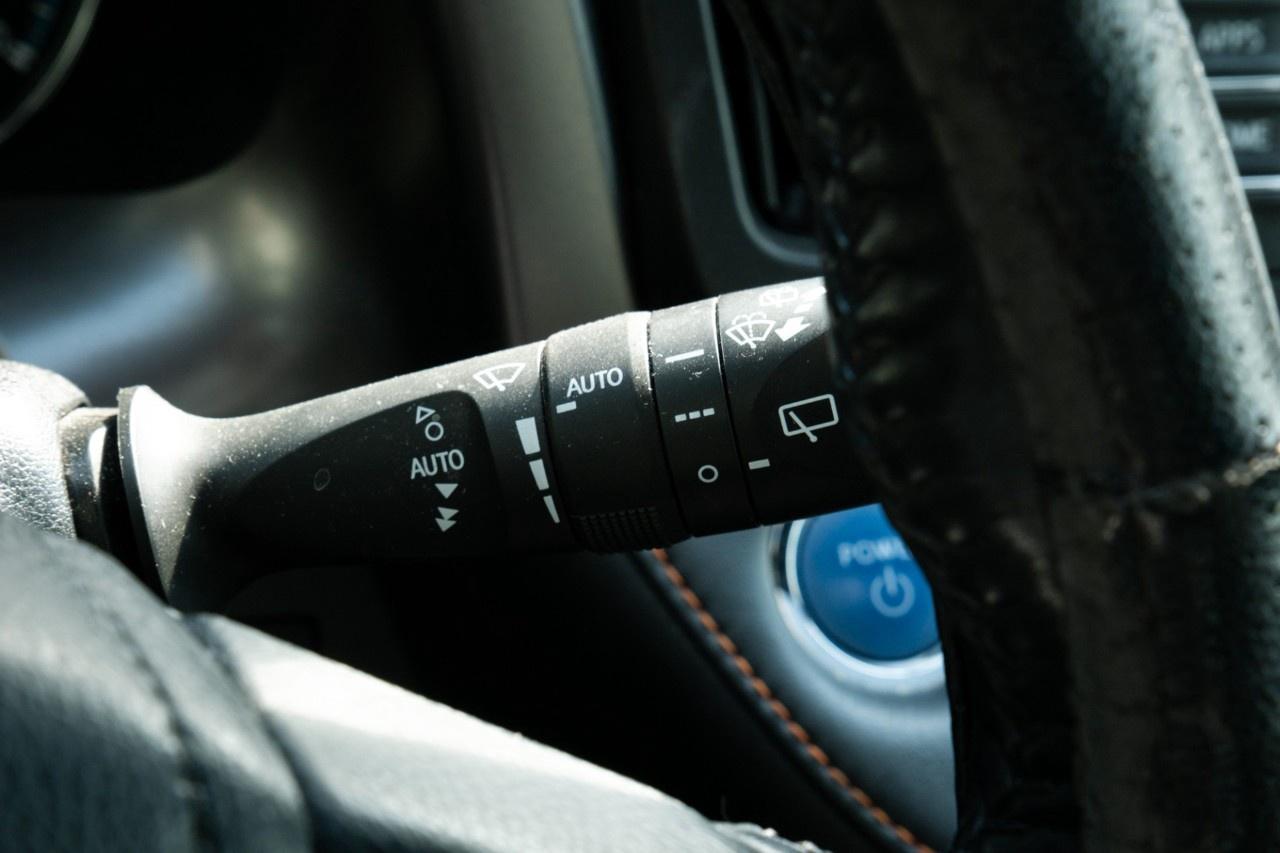 2017 Toyota RAV4 Hybrid 4dr SE Photo