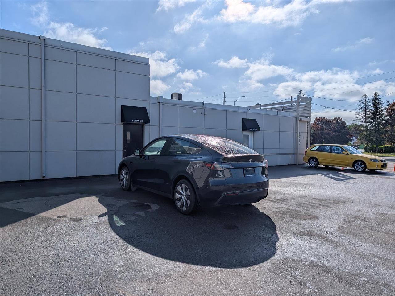 2024 Tesla Model Y LONG RANGE AWD - WHITE INTERIOR - COMPUTER 4 Photo
