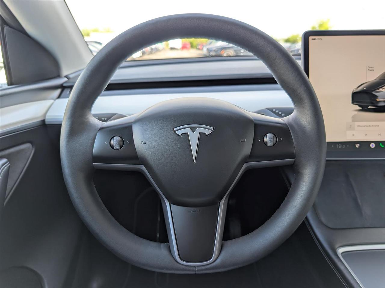 2024 Tesla Model Y LONG RANGE AWD - WHITE INTERIOR - COMPUTER 4 Photo