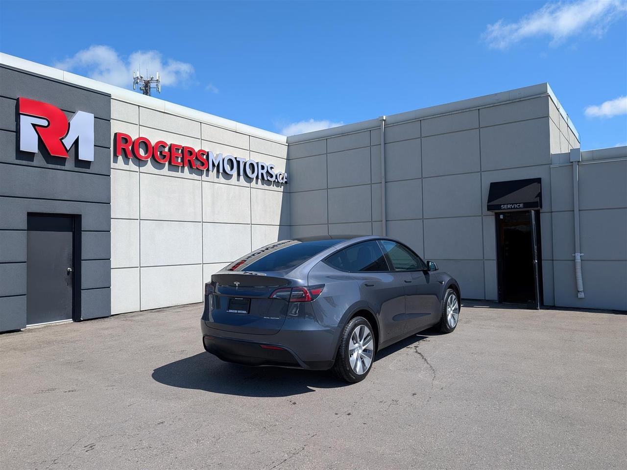 2023 Tesla Model Y LONG RANGE AWD - DUAL MOTOR Photo