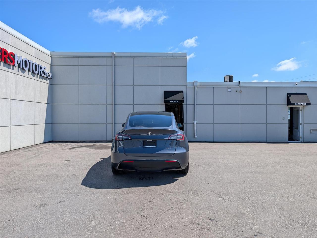 2023 Tesla Model Y LONG RANGE AWD - DUAL MOTOR Photo