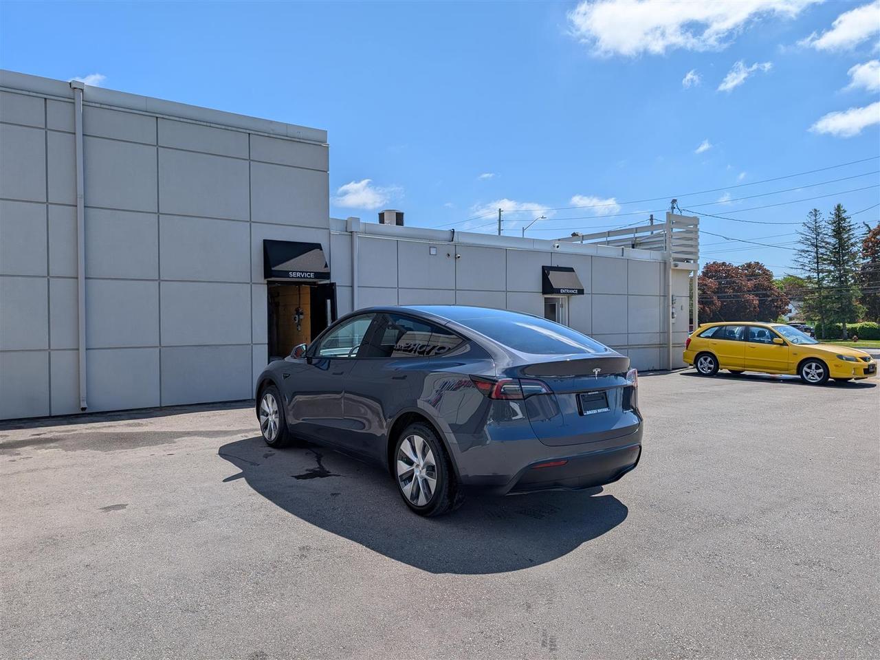 2023 Tesla Model Y LONG RANGE AWD - DUAL MOTOR Photo