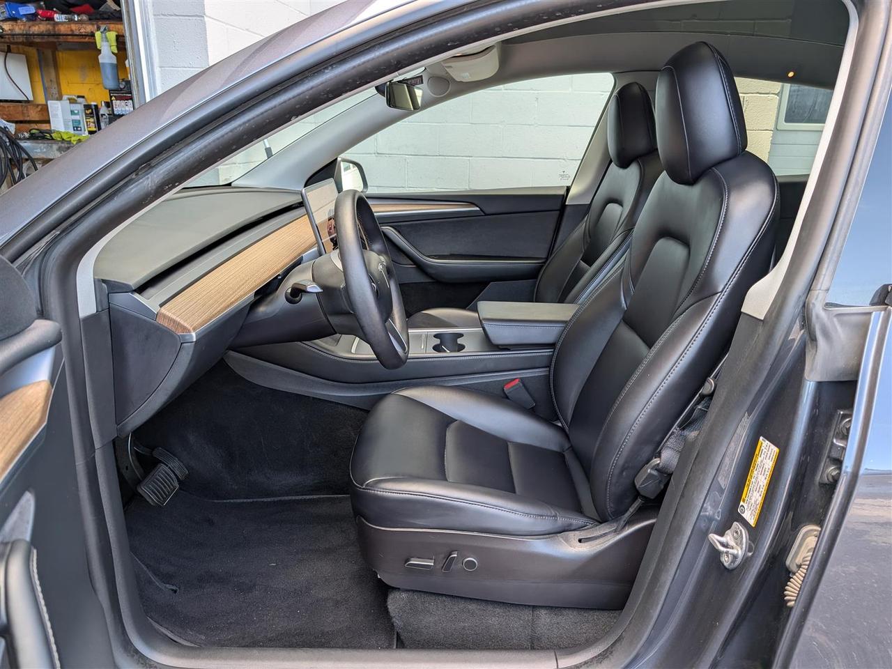 2023 Tesla Model Y LONG RANGE AWD - DUAL MOTOR Photo