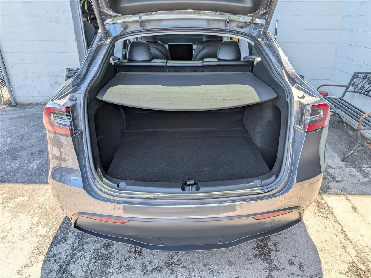 2023 Tesla Model Y LONG RANGE AWD - DUAL MOTOR Photo