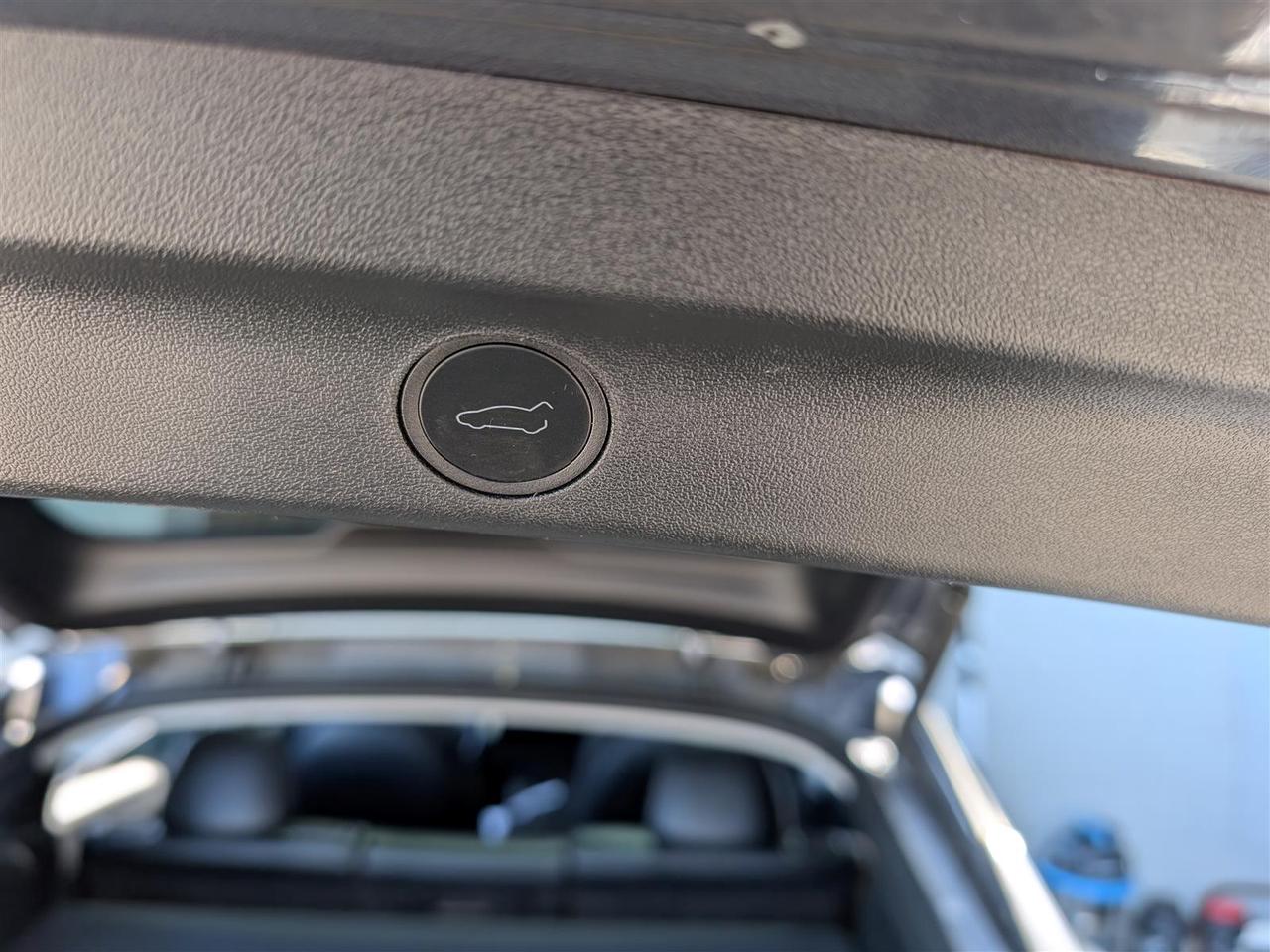 2023 Tesla Model Y LONG RANGE AWD - DUAL MOTOR Photo