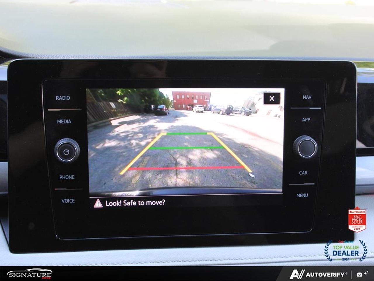 2025 Volkswagen Taos Highline No Accident Panoroof Navigation Photo