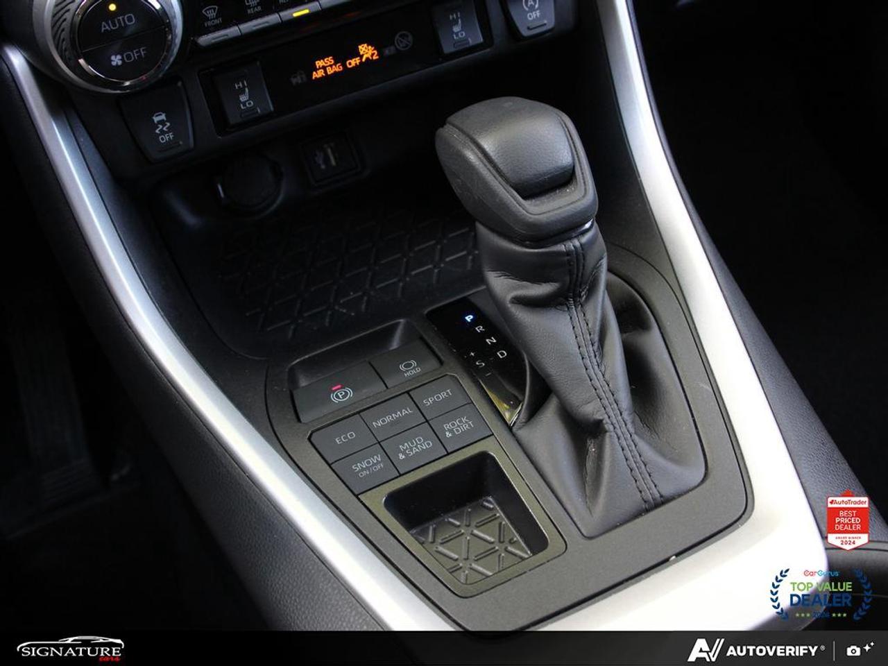 2025 Toyota RAV4 XLE AWD No Accident Sunroof Carplay BSM Photo