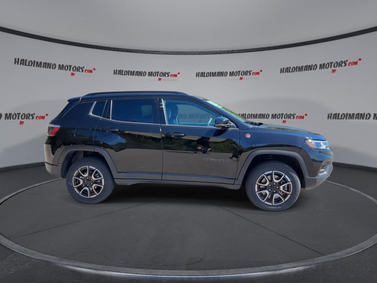 2024 Jeep Compass Trailhawk 4x4 | Panoramic Sunroof | Heated Steering Photo