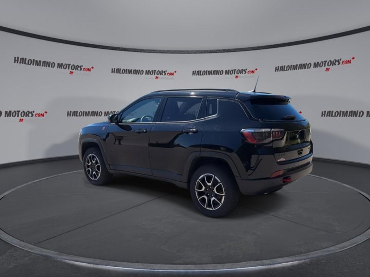2024 Jeep Compass Trailhawk 4x4 | Panoramic Sunroof | Heated Steering Photo