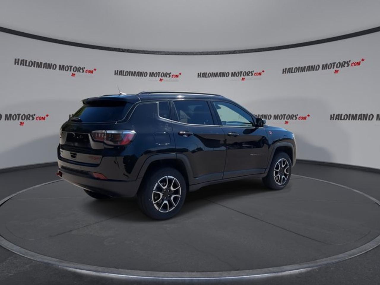 2024 Jeep Compass Trailhawk 4x4 | Panoramic Sunroof | Heated Steering Photo