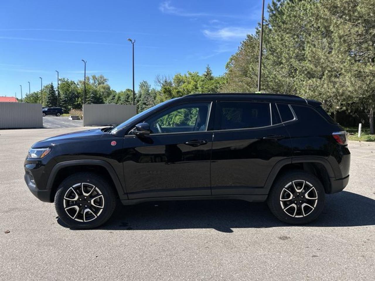 2024 Jeep Compass Trailhawk 4x4 | Panoramic Sunroof | Heated Steering Photo