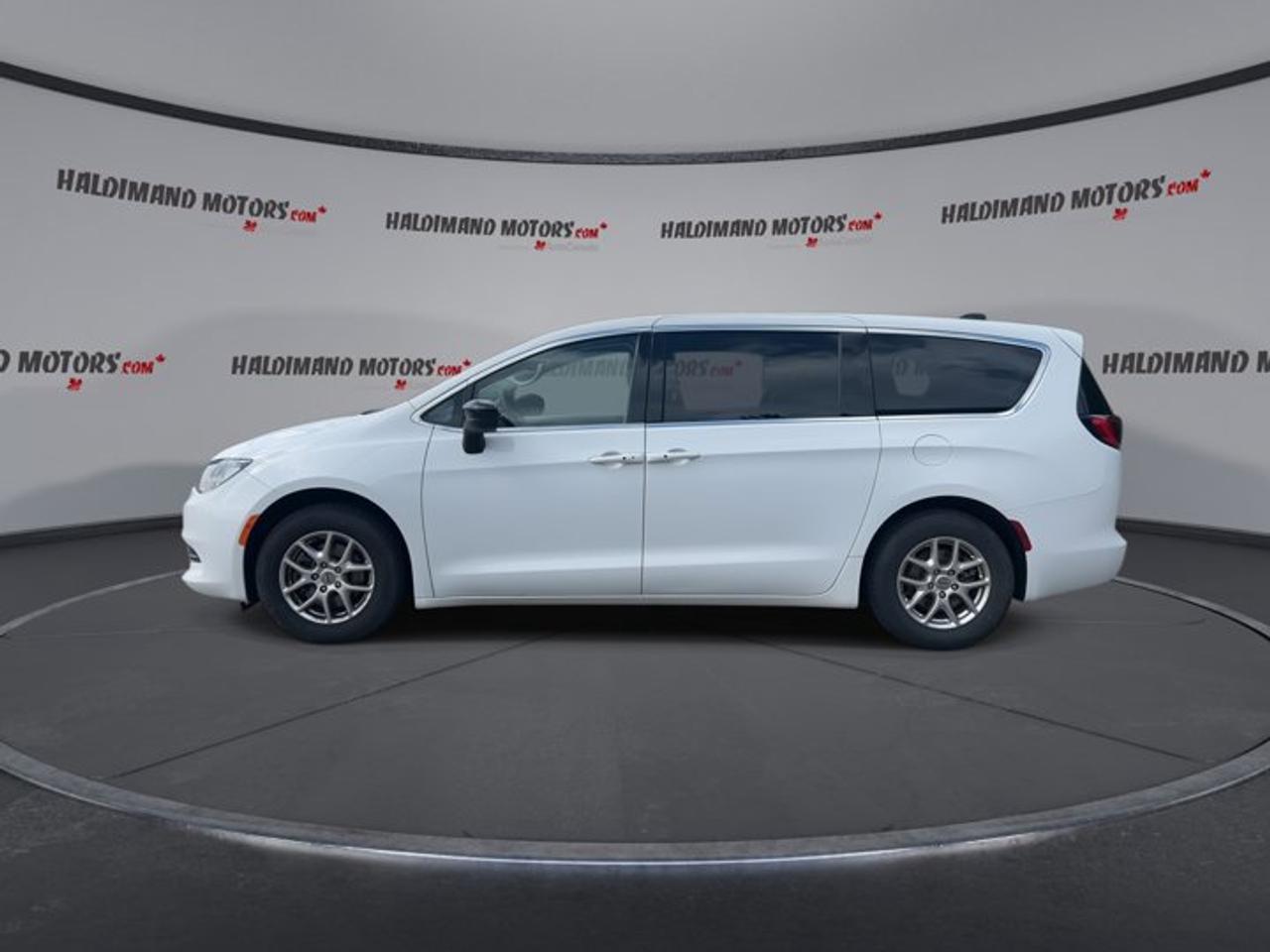 2024 Dodge Grand Caravan SXT 2WD Photo