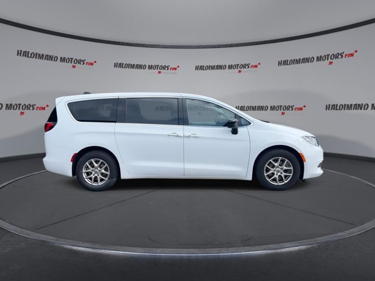 2024 Dodge Grand Caravan SXT 2WD Photo