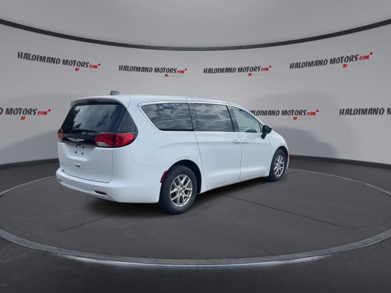2024 Dodge Grand Caravan SXT 2WD Photo