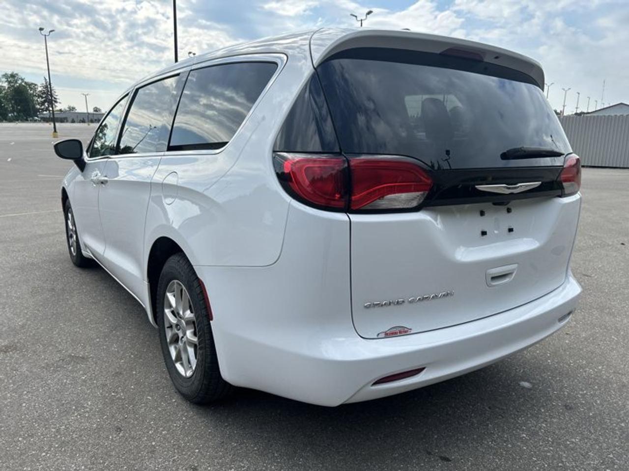 2024 Dodge Grand Caravan SXT 2WD Photo