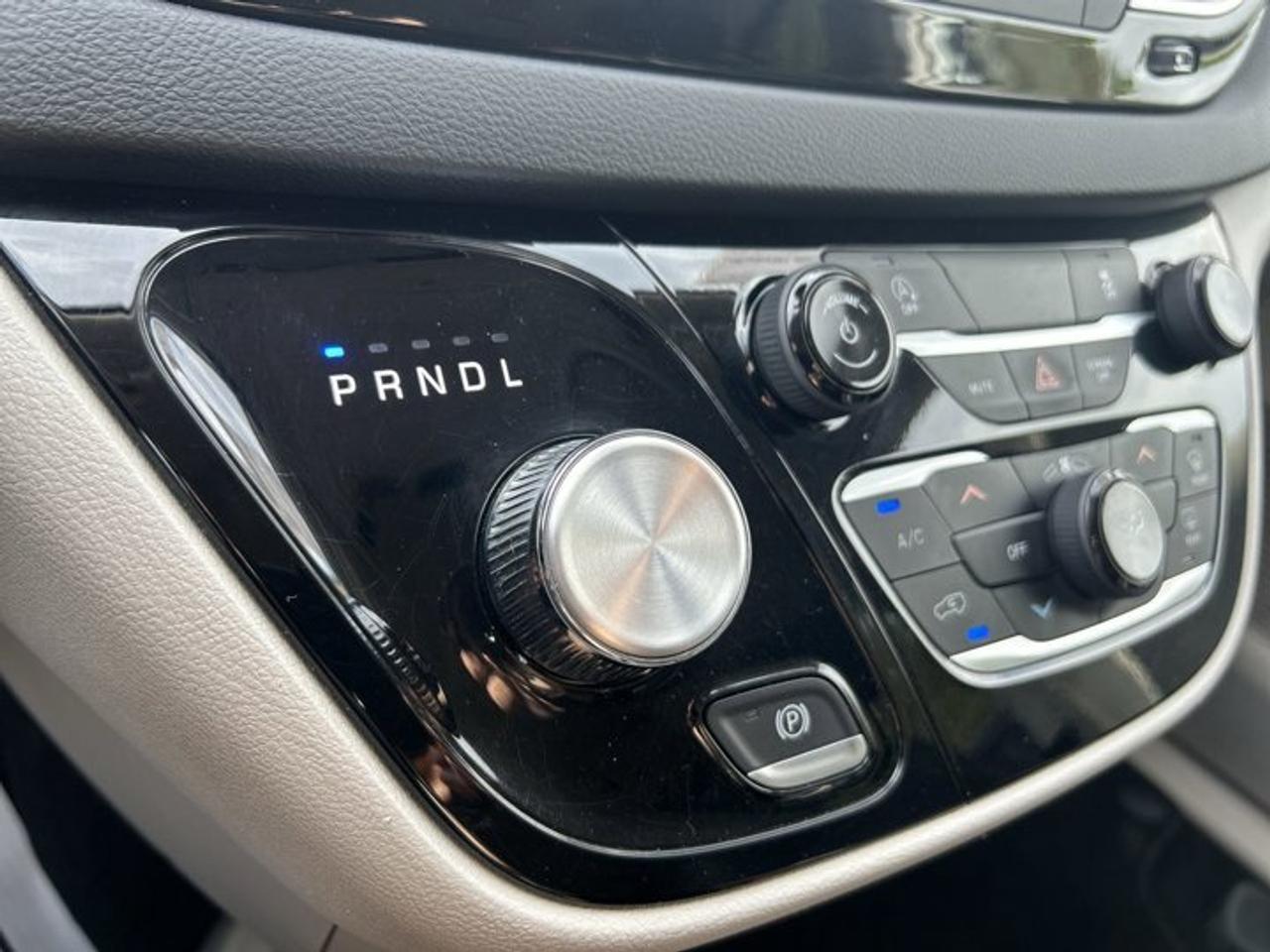 2024 Dodge Grand Caravan SXT 2WD Photo