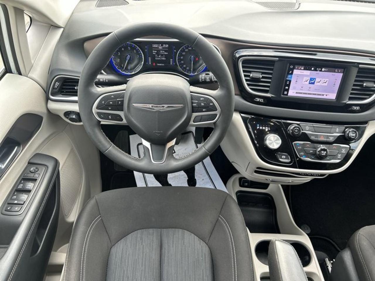 2024 Dodge Grand Caravan SXT 2WD Photo
