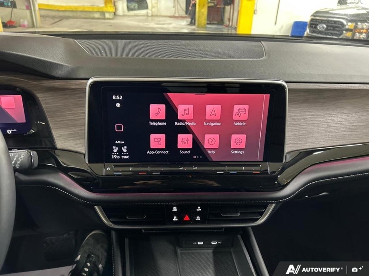2024 Volkswagen Atlas Highline 2.0 TSI  - Navigation Photo