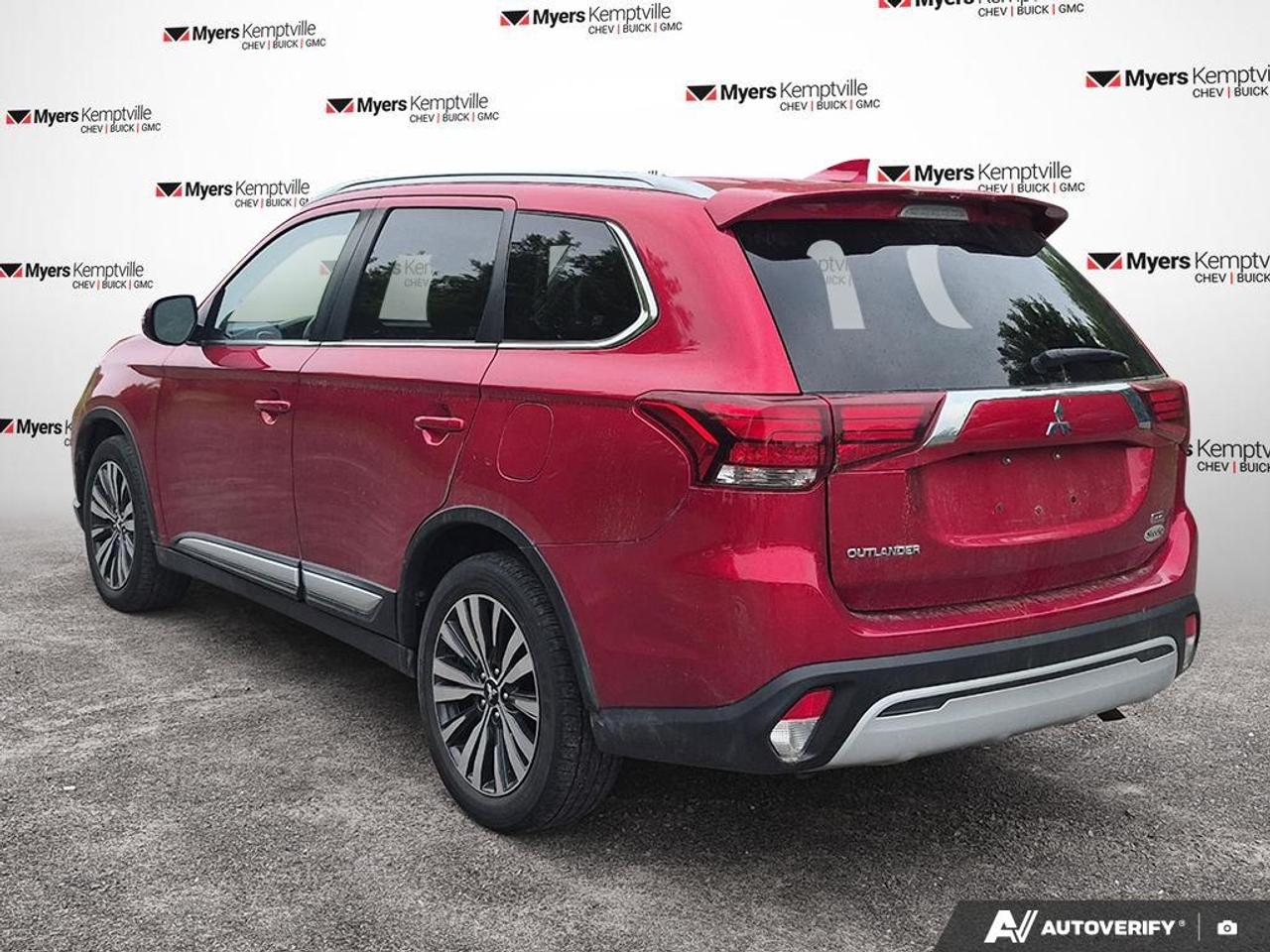2020 Mitsubishi Outlander  Photo3