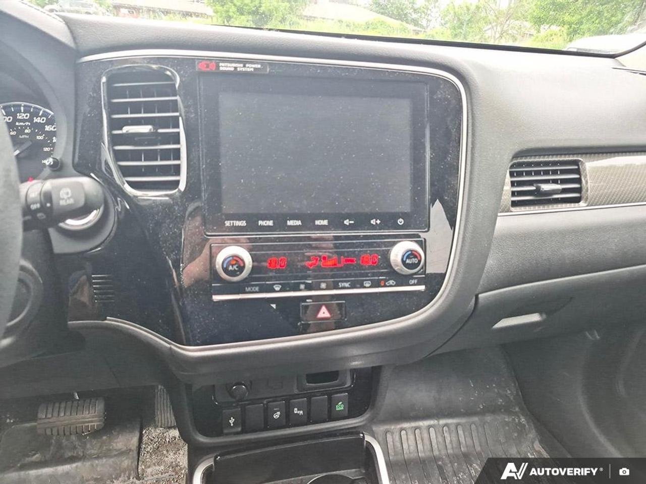 2020 Mitsubishi Outlander  Photo