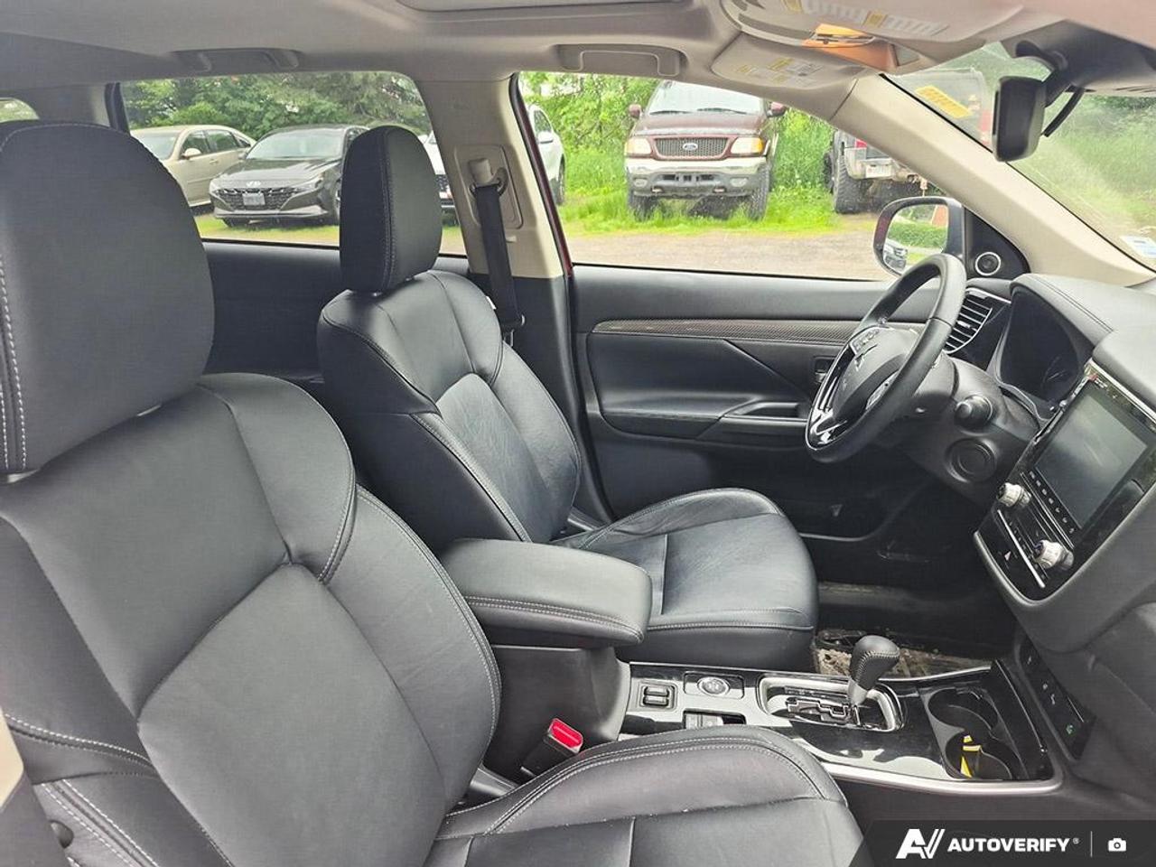 2020 Mitsubishi Outlander  Photo