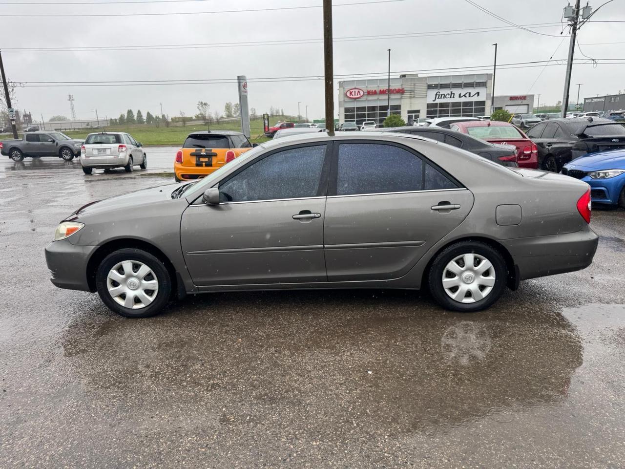 2004 Toyota Camry LE Photo