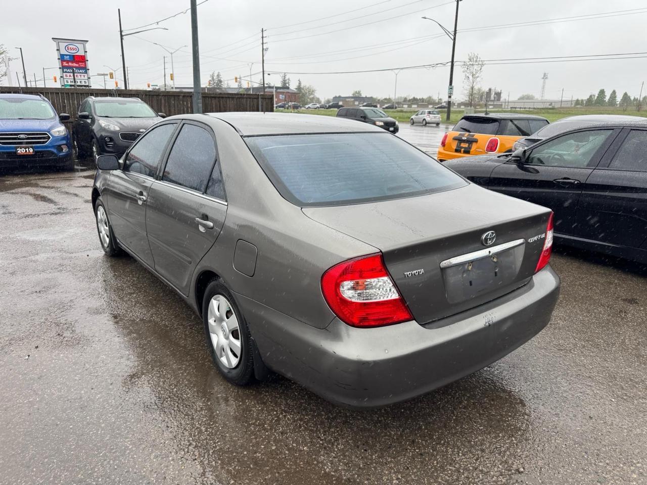 2004 Toyota Camry LE Photo