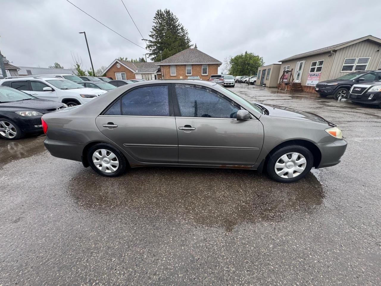 2004 Toyota Camry LE Photo