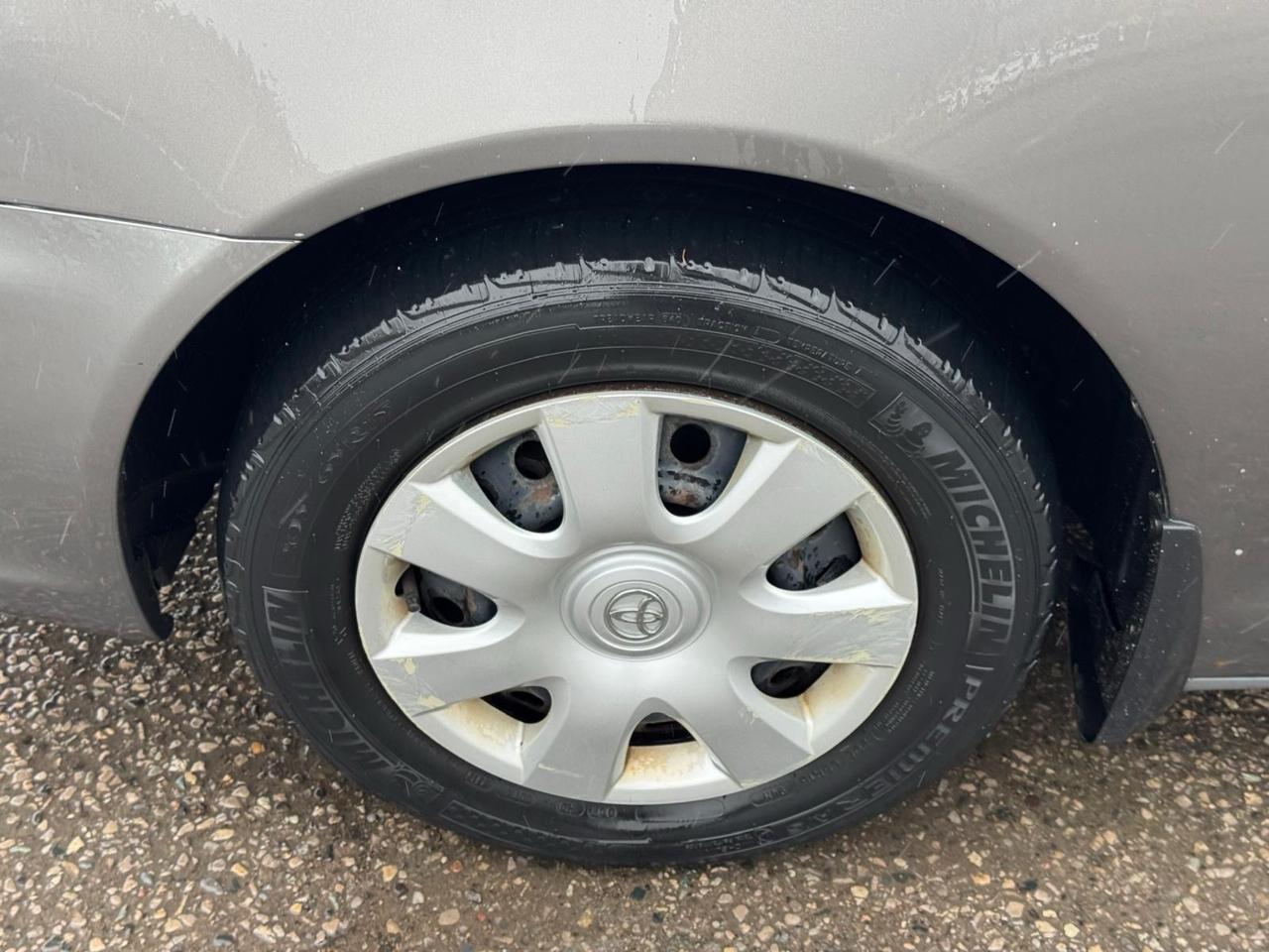 2004 Toyota Camry LE Photo