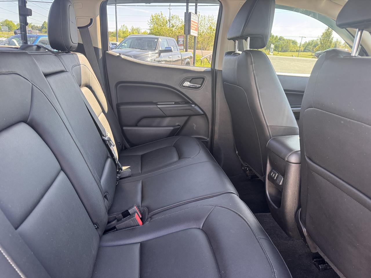 2017 GMC Canyon 4WD SLT Photo