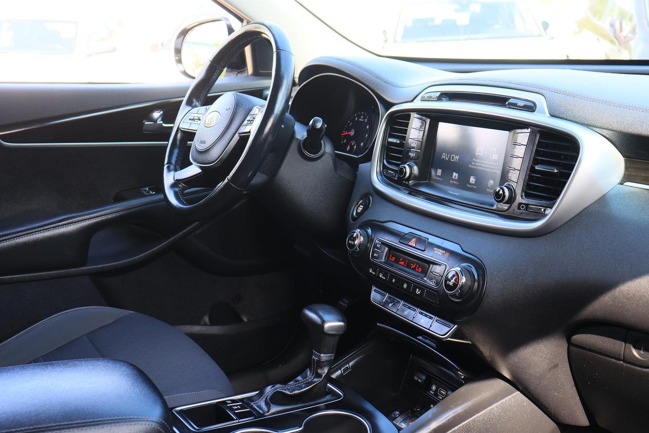 2019 Kia Sorento LX | AWD | 7 Seater | CarPlay | Cam | Alloys ++ Photo