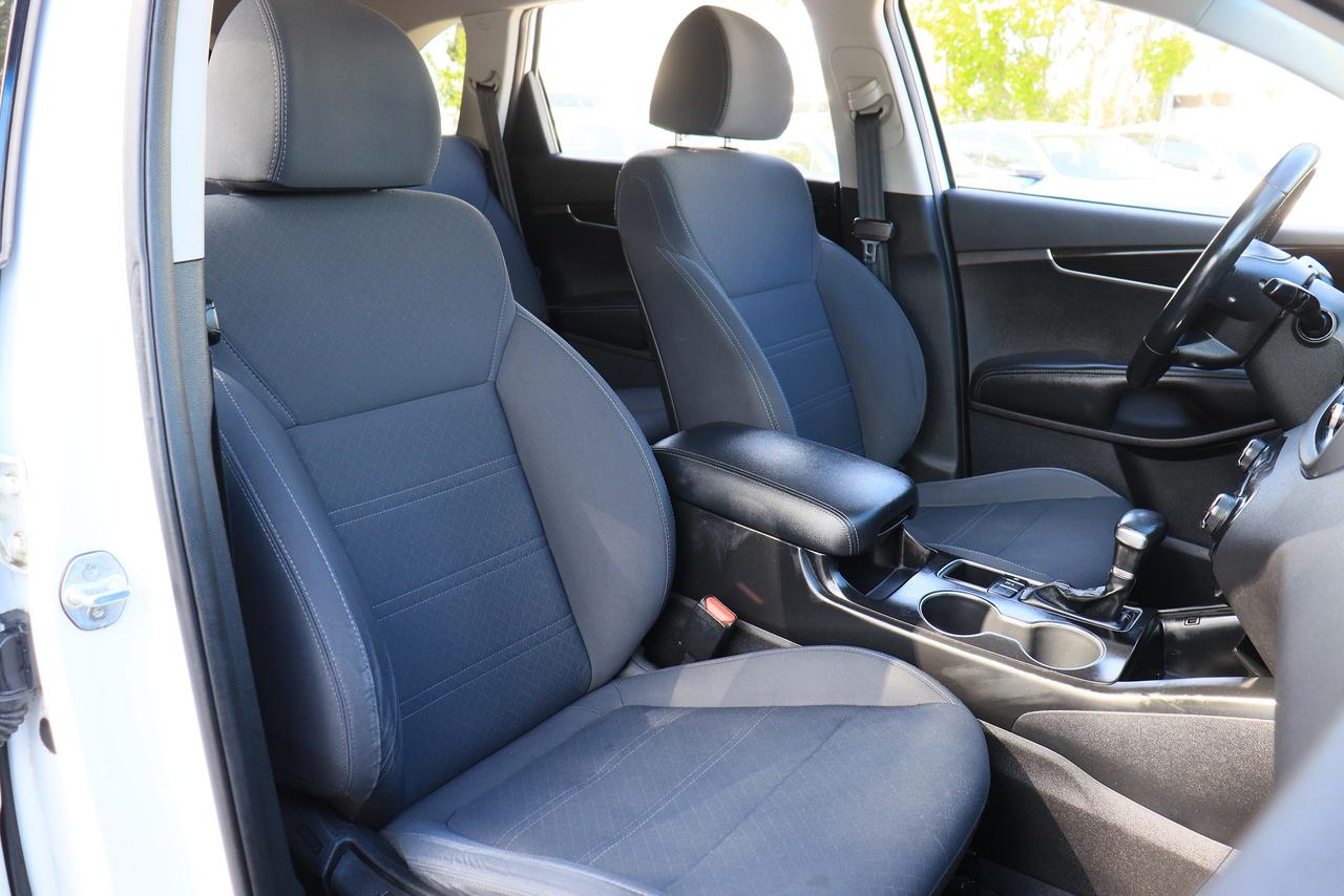 2019 Kia Sorento LX | AWD | 7 Seater | CarPlay | Cam | Alloys ++ Photo