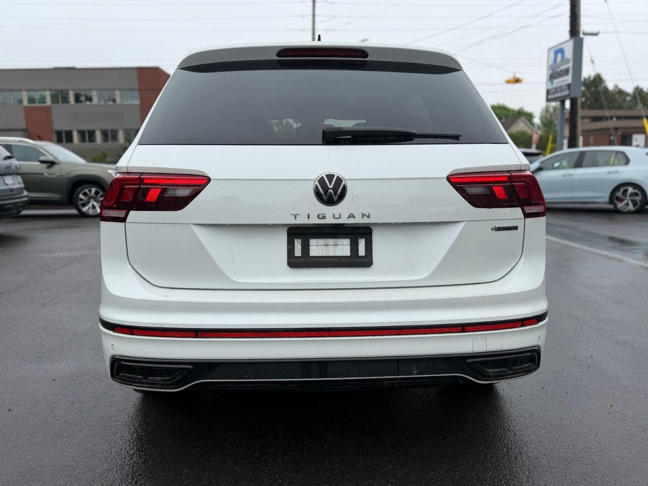 2023 Volkswagen Tiguan Comfortline R-Line Black Edition 4MOTION Photo3