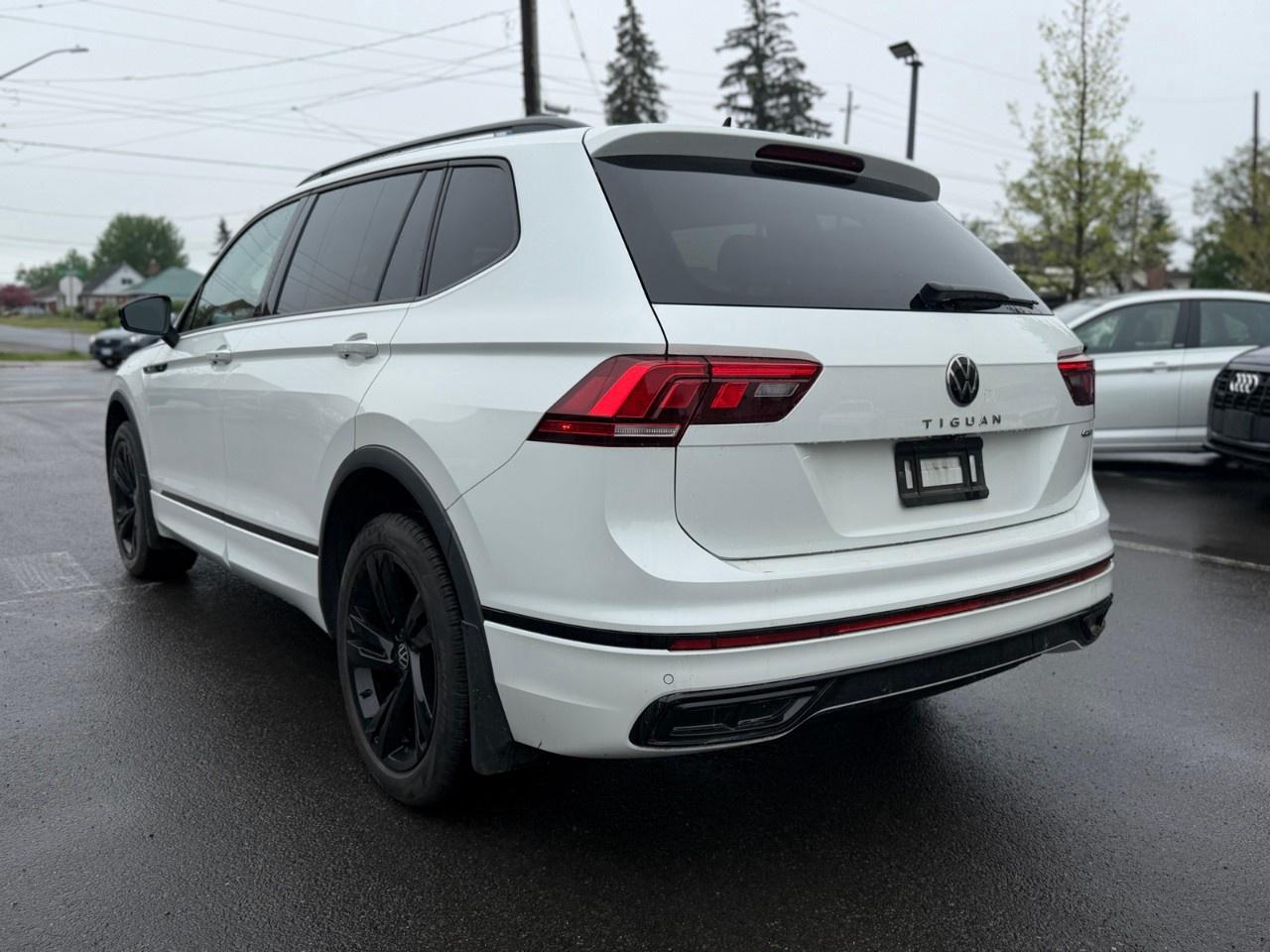 2023 Volkswagen Tiguan Comfortline R-Line Black Edition 4MOTION Photo