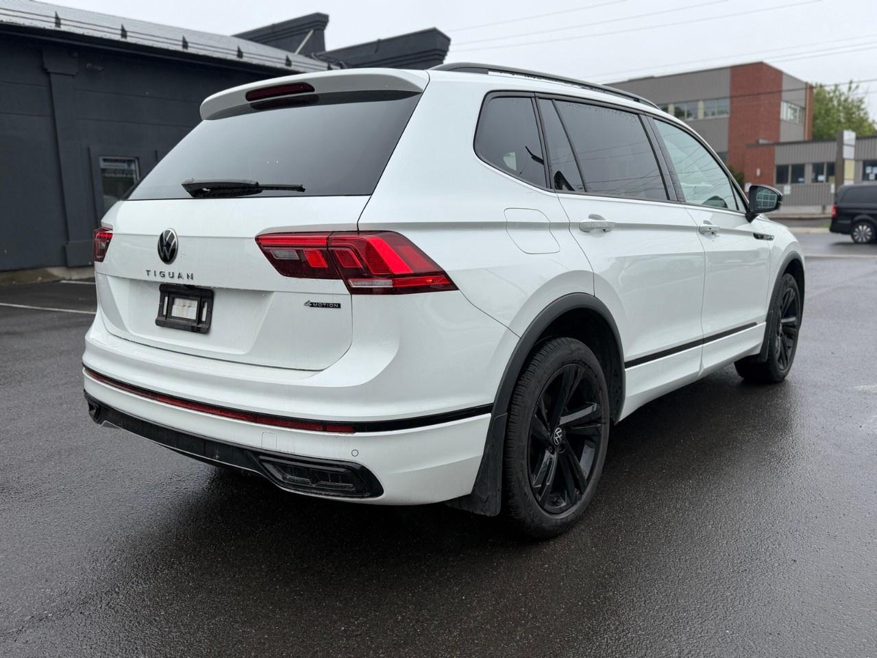 2023 Volkswagen Tiguan Comfortline R-Line Black Edition 4MOTION Photo4