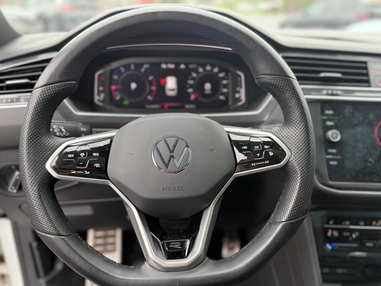 2023 Volkswagen Tiguan Comfortline R-Line Black Edition 4MOTION Photo