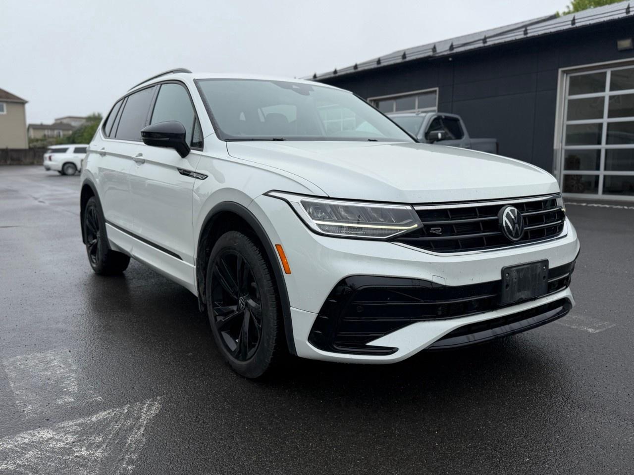 2023 Volkswagen Tiguan Comfortline R-Line Black Edition 4MOTION Photo