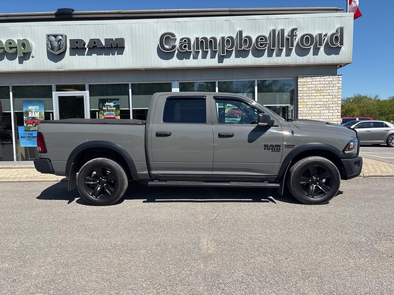 2022 RAM 1500 Classic WARLOCK Photo3