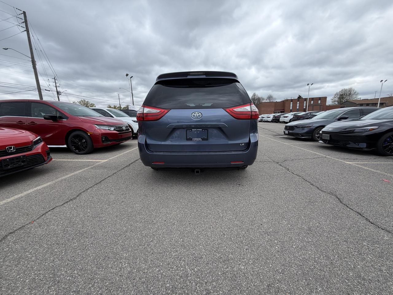2017 Toyota Sienna LE 7-Pass   ONE OWNER   NO CLAIMS   BLUETOOTH Photo