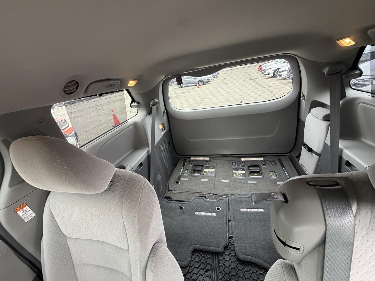 2017 Toyota Sienna LE 7-Pass   ONE OWNER   NO CLAIMS   BLUETOOTH Photo