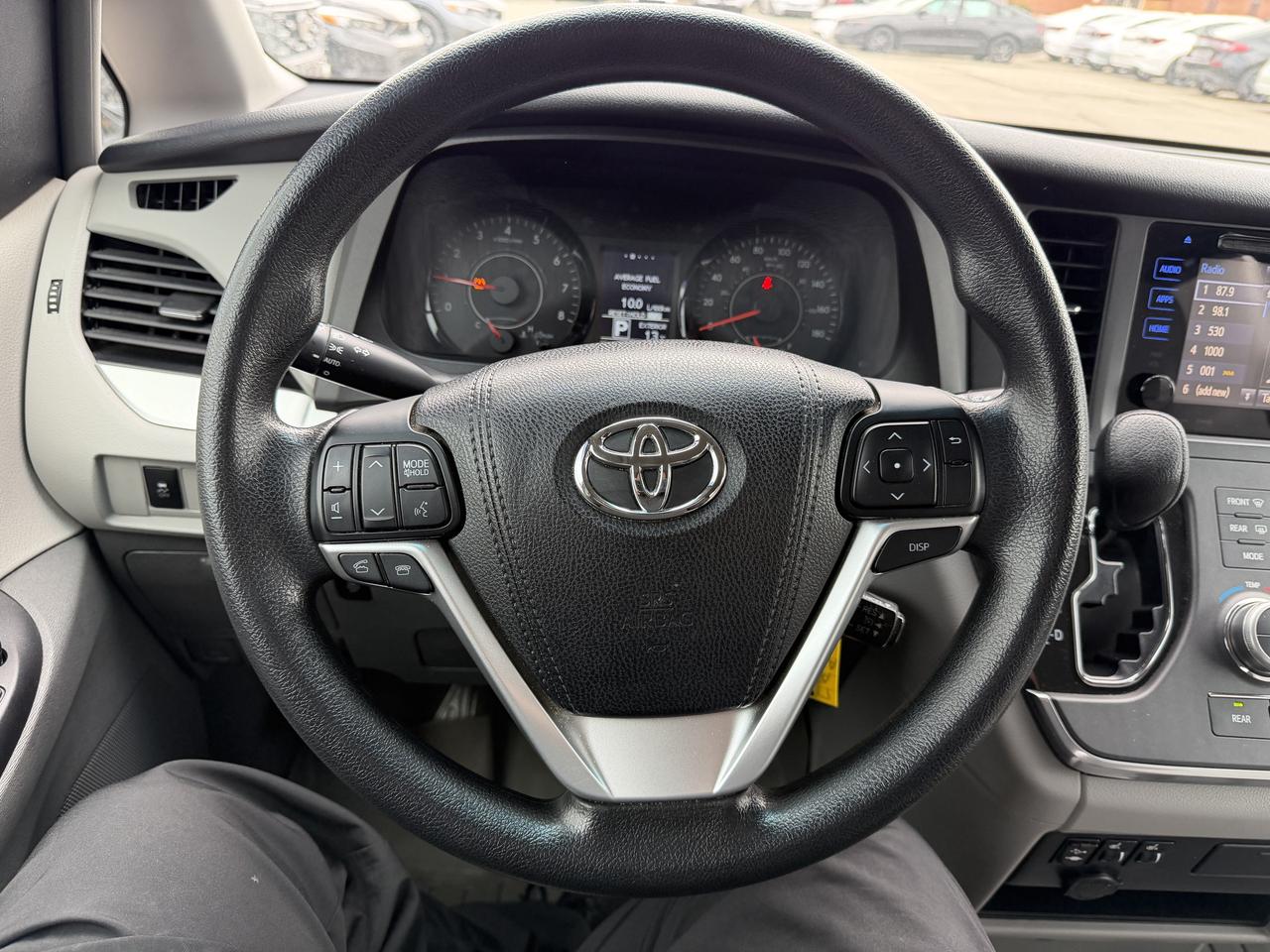 2017 Toyota Sienna LE 7-Pass   ONE OWNER   NO CLAIMS   BLUETOOTH Photo
