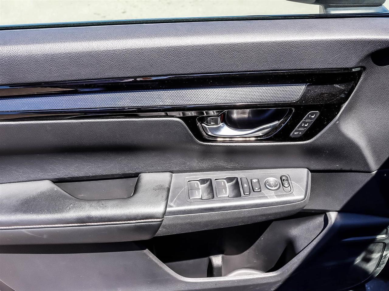 2024 Honda CR-V Hybrid Touring Photo4
