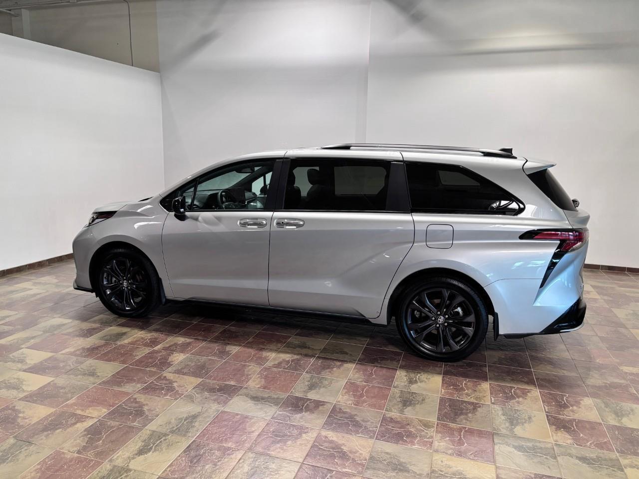 2025 Toyota Sienna XSE 7-Passenger Photo