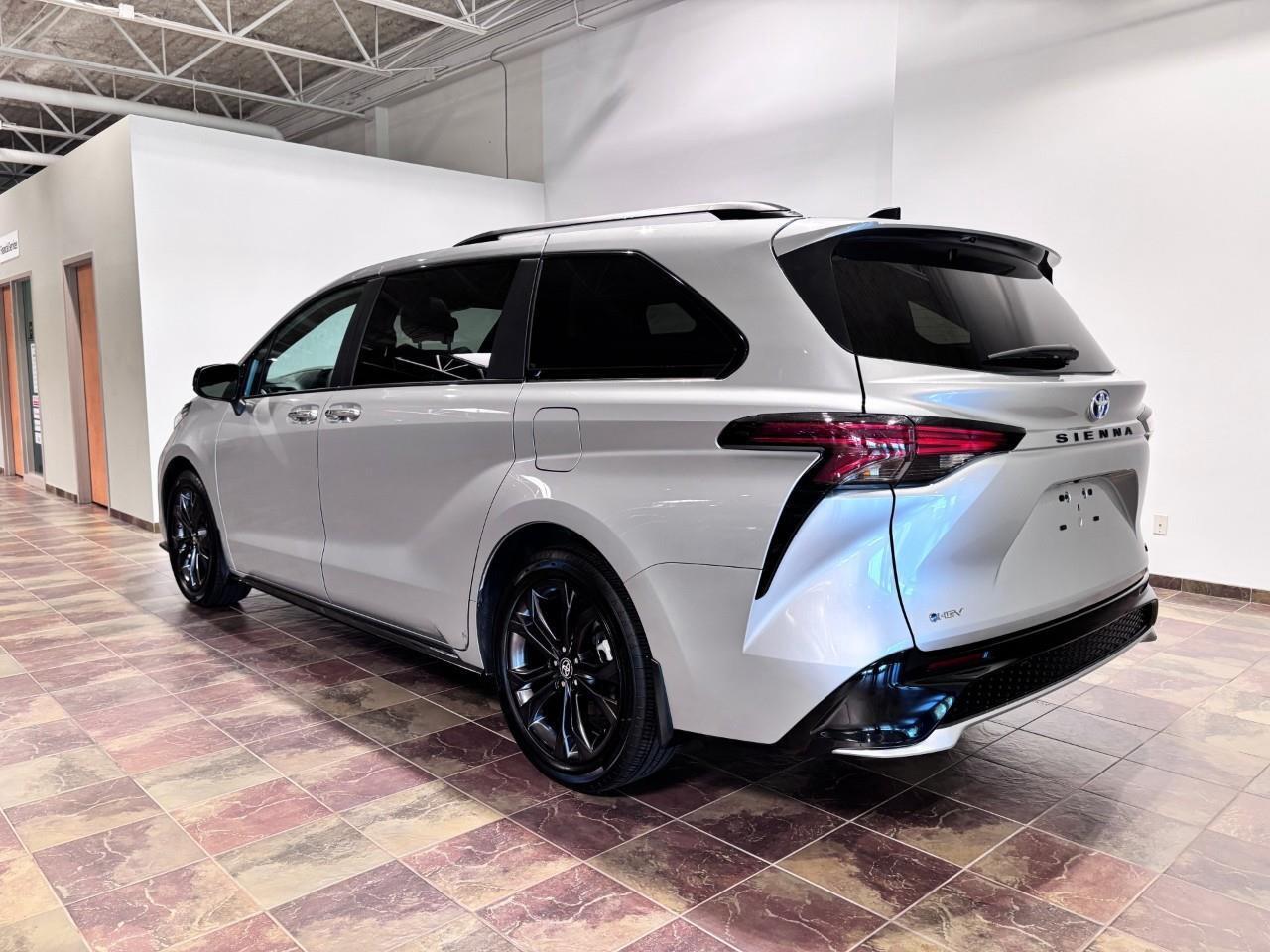 2025 Toyota Sienna XSE 7-Passenger Photo2