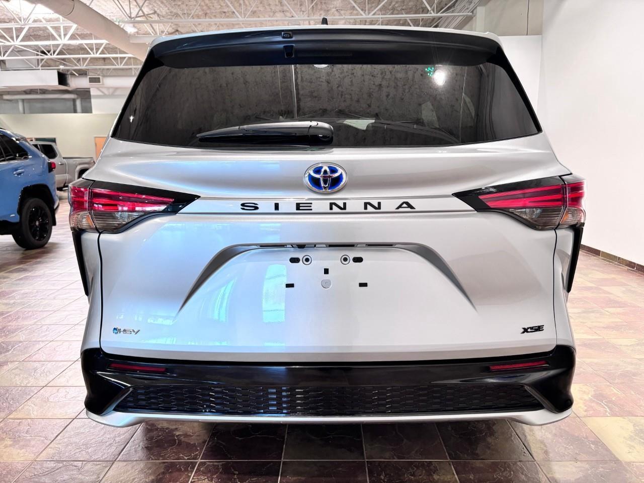2025 Toyota Sienna XSE 7-Passenger Photo