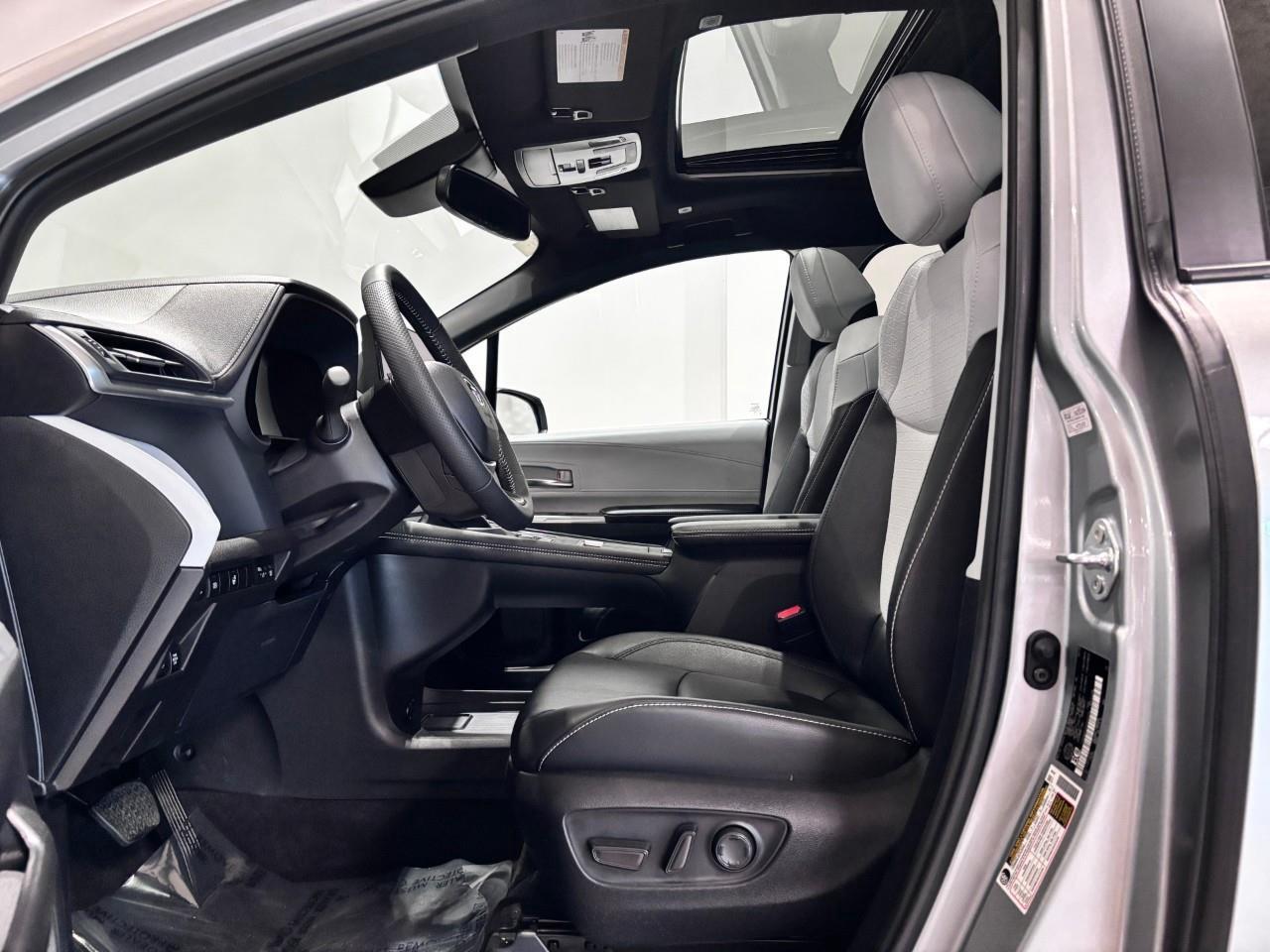 2025 Toyota Sienna XSE 7-Passenger Photo