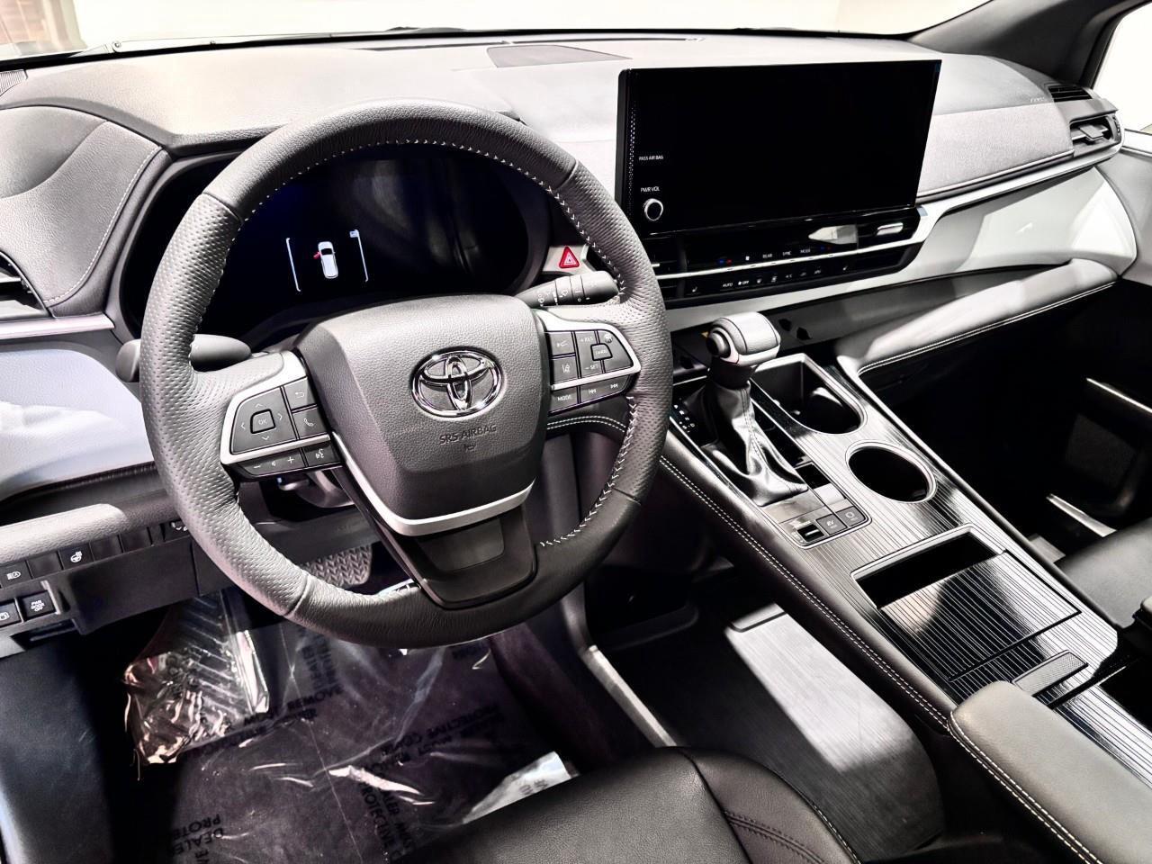 2025 Toyota Sienna XSE 7-Passenger Photo